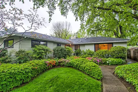 725 Gold St, Redding, CA 96001 photo 2