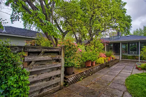 725 Gold St, Redding, CA 96001 photo 38