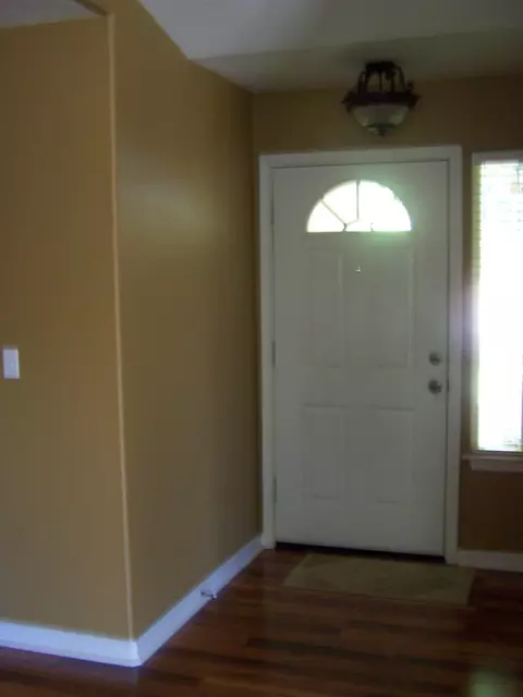 1365 Hermitage Ct, Redding, CA 96002 photo 2