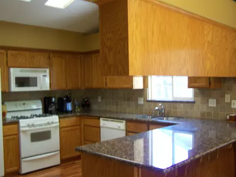 1365 Hermitage Ct, Redding, CA 96002 photo 6