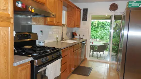 1006 3rd St, Redding, CA 96002 photo 4