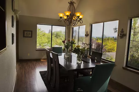 3615 Terra Ln, Redding, CA 96001 photo 2