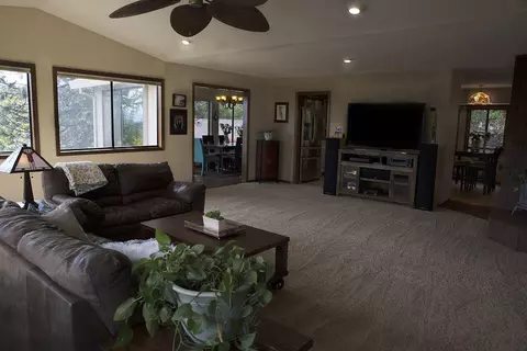 3615 Terra Ln, Redding, CA 96001 photo 3