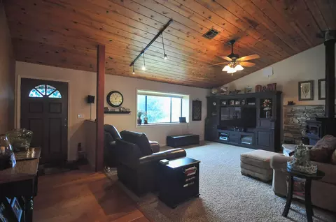 1802 Kildare Dr, Redding, CA 96001 photo 2