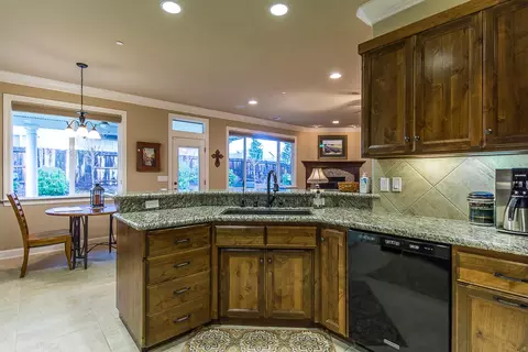 3292 Laver St, Redding, CA 96002 photo 12