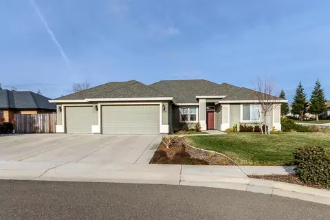 3292 Laver St, Redding, CA 96002 photo 1