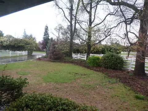 5240 Huntington Dr, Redding, CA 96002 photo 8