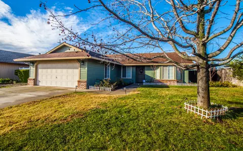 1740 Marigold Way, Redding, CA 96003 photo 2