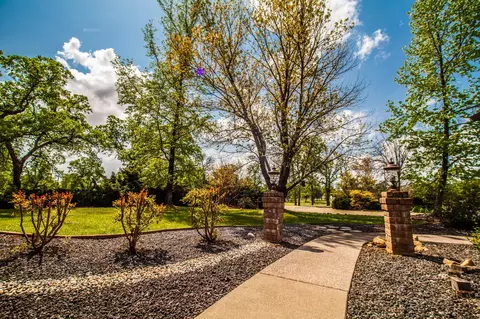 8855 Whispering Oaks Rd, Redding, CA 96002 photo 5