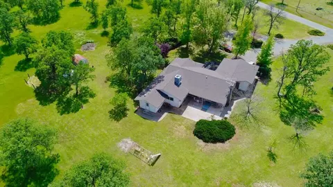 8855 Whispering Oaks Rd, Redding, CA 96002 photo 3