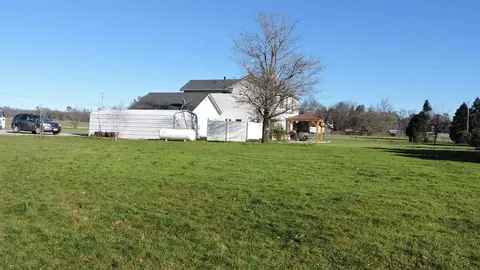 20433 Portero Dr, Redding, CA 96003 photo 2