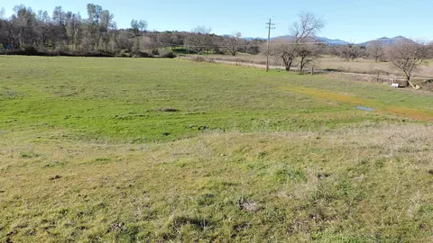 20433 Portero Dr, Redding, CA 96003 photo 6
