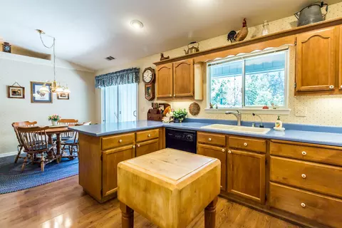 878 Fountain Cir, Redding, CA 96003 photo 8