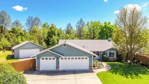 878 Fountain Cir, Redding, CA 96003 photo 1