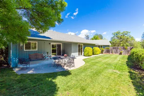 878 Fountain Cir, Redding, CA 96003 photo 22
