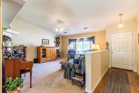 878 Fountain Cir, Redding, CA 96003 photo 3