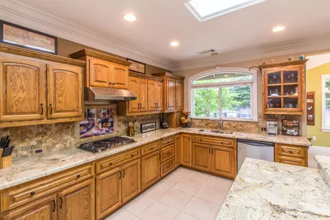4640 Yellowstone Dr, Redding, CA 96002 photo 4