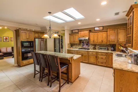 4640 Yellowstone Dr, Redding, CA 96002 photo 2