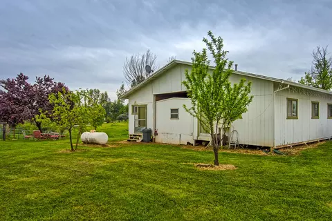 21650 Kathy Ln, Redding, CA 96003 photo 4