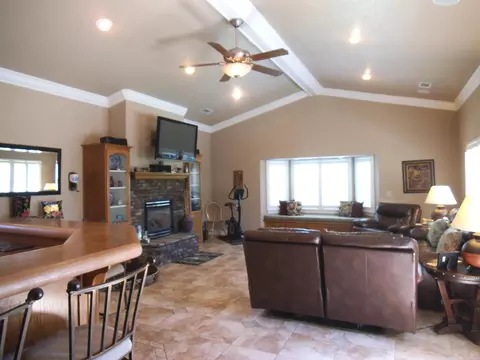3293 Leonard St, Redding, CA 96002 photo 9