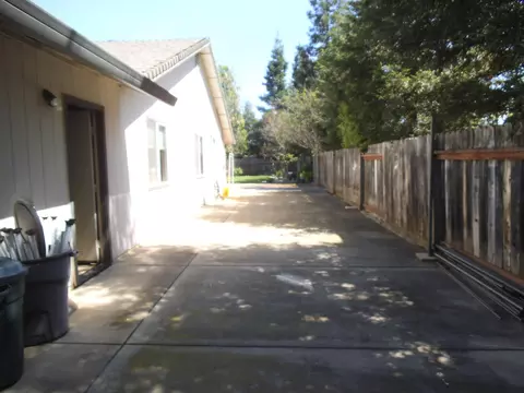 3293 Leonard St, Redding, CA 96002 photo 3