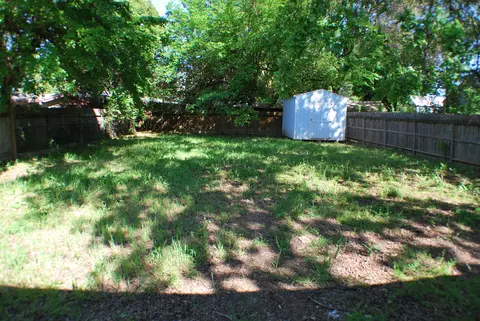 2091 East St, Redding, CA 96001 photo 4