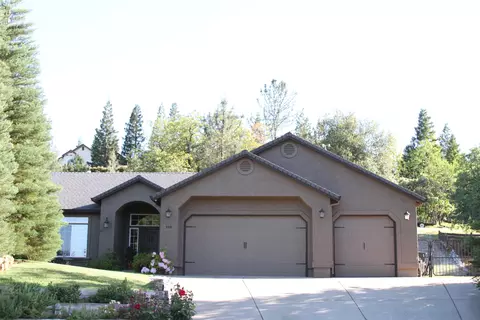 3610 Fairoaks Ct, Redding, CA 96001 photo 2