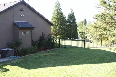 3610 Fairoaks Ct, Redding, CA 96001 photo 5