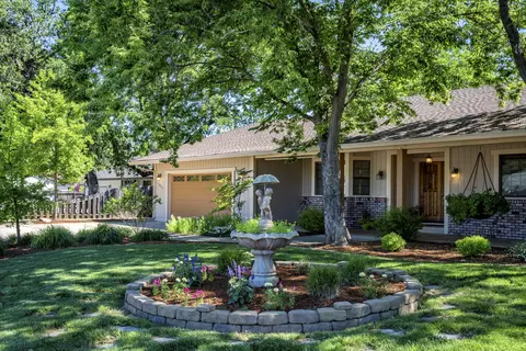 7027 Tucker Ln, Redding, CA 96002 photo 2