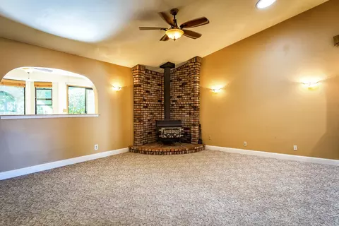 7027 Tucker Ln, Redding, CA 96002 photo 6