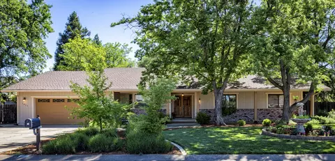 7027 Tucker Ln, Redding, CA 96002 photo 1