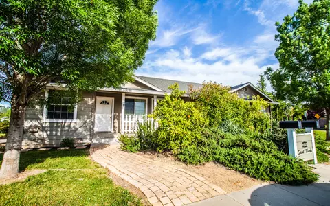 715 St Marks St, Redding, CA 96003 photo 3