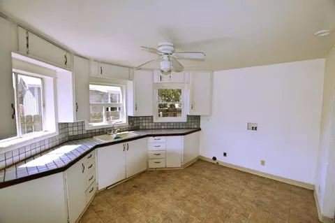 1027 Parkview Ave, Redding, CA 96001 photo 6