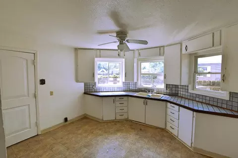 1027 Parkview Ave, Redding, CA 96001 photo 5