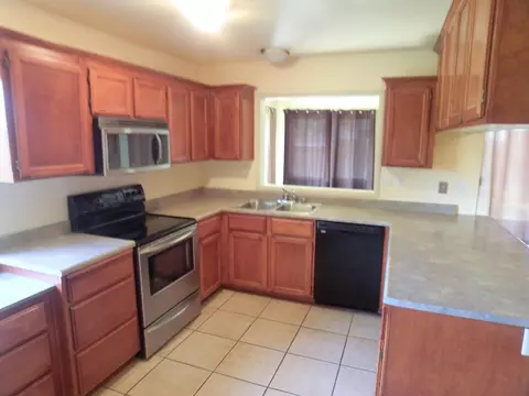 2403 Capella St, Redding, CA 96002 photo 2