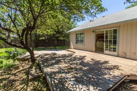 1925 Herbscenta Ln, Redding, CA 96003 photo 4