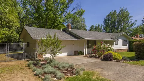 2834 N Bonnyview Rd, Redding, CA 96001 photo 1