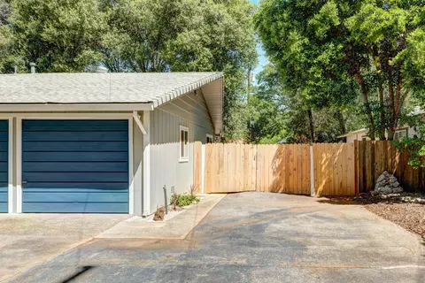 1064 Ledell Dr, Redding, CA 96002 photo 2