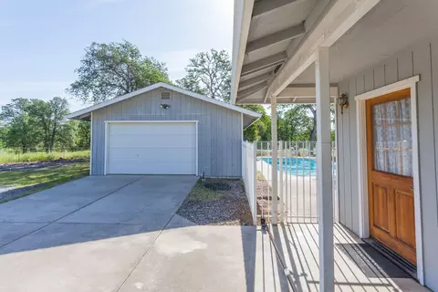 21195 Oak Knoll Rd, Redding, CA 96003 photo 2