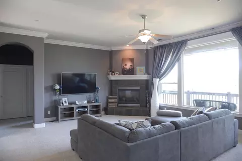 4661 Nantucket Dr, Redding, CA 96001 photo 2