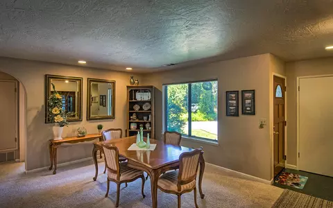 1873 Manchester Dr, Redding, CA 96002 photo 4