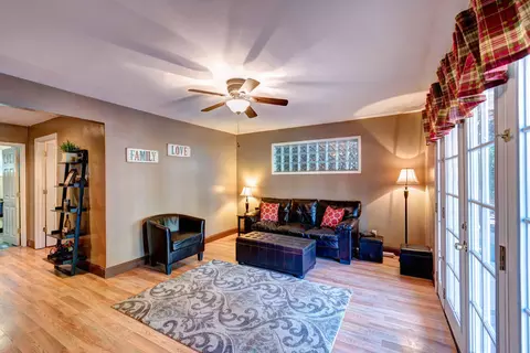 5881 Fagan Dr, Redding, CA 96001 photo 9
