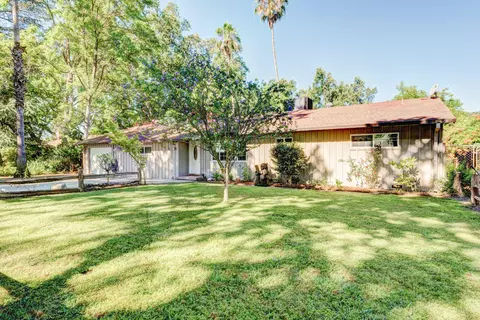 5881 Fagan Dr, Redding, CA 96001 photo 2