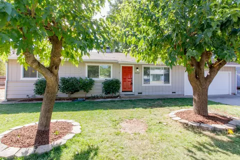 19037 Black Oak Ln, Redding, CA 96003 photo 1