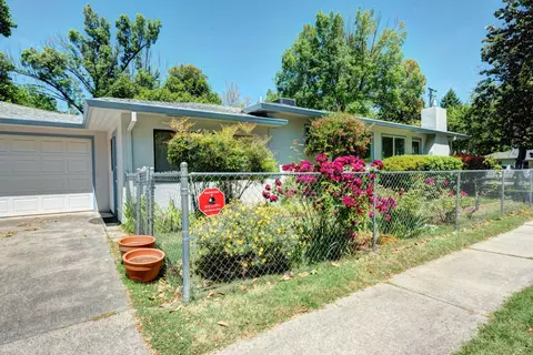 1654 Verda St, Redding, CA 96001 photo 4