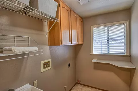 537 Armando, Redding, CA 96003 photo 17
