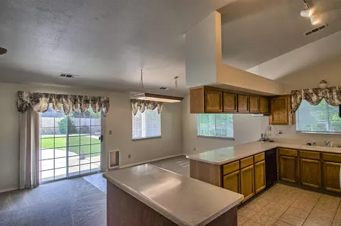 1481 Lavender Way, Redding, CA 96003 photo 8