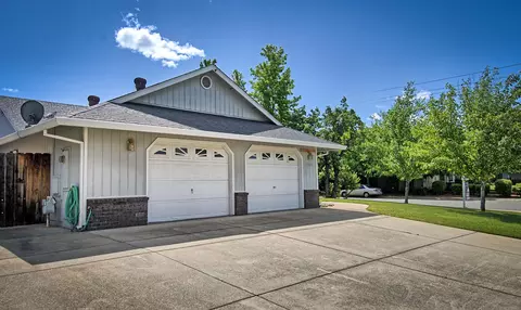 1481 Lavender Way, Redding, CA 96003 photo 4