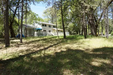 21 Chief George Mdw, Lewiston, CA 96052 photo 1