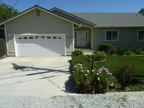 1995 Riviera Dr, Redding, CA 96001 photo 1